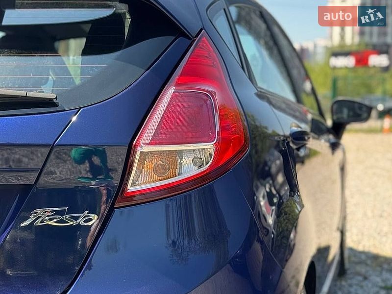 Хэтчбек Ford Fiesta 2015 в Киеве