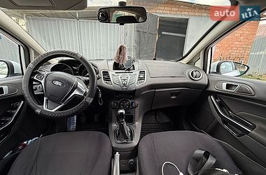 Хетчбек Ford Fiesta 2016 в Синельниковому