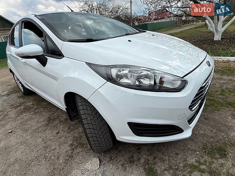 Хетчбек Ford Fiesta 2016 в Синельниковому