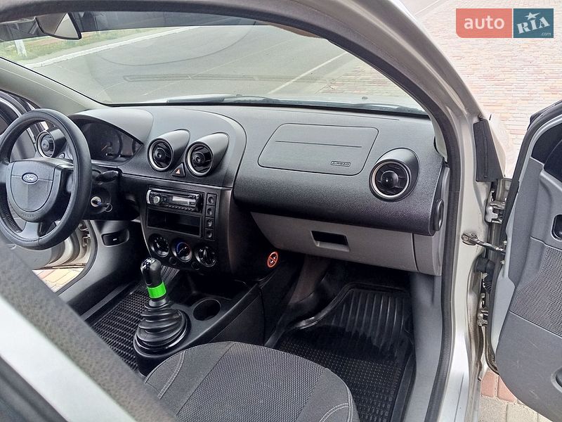 Хэтчбек Ford Fiesta 2002 в Белгороде-Днестровском