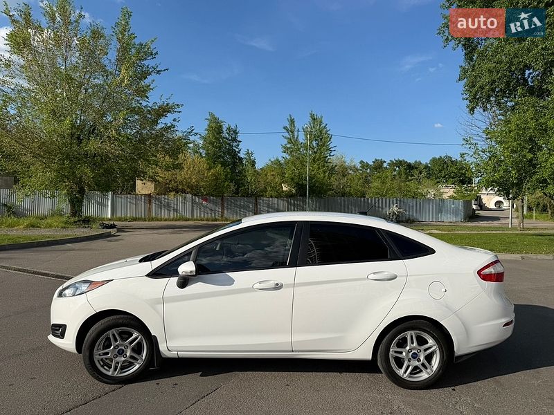 Седан Ford Fiesta 2017 в Днепре