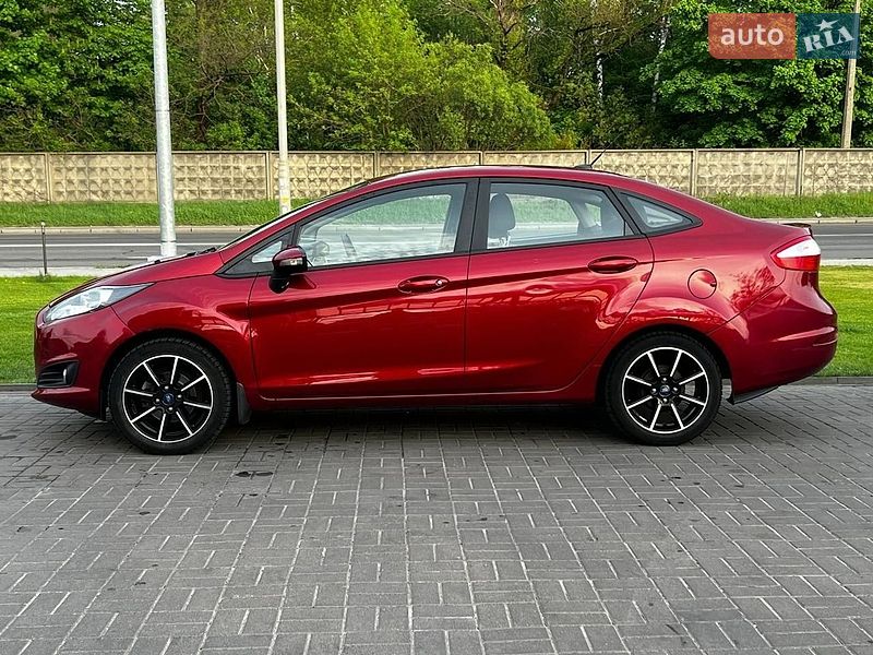 Седан Ford Fiesta 2016 в Киеве
