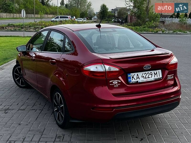 Седан Ford Fiesta 2016 в Киеве