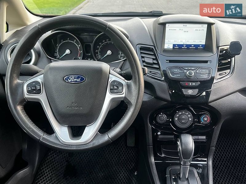 Седан Ford Fiesta 2016 в Киеве