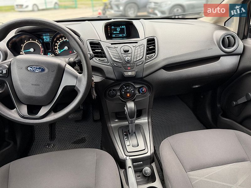 Хэтчбек Ford Fiesta 2014 в Шептицькому