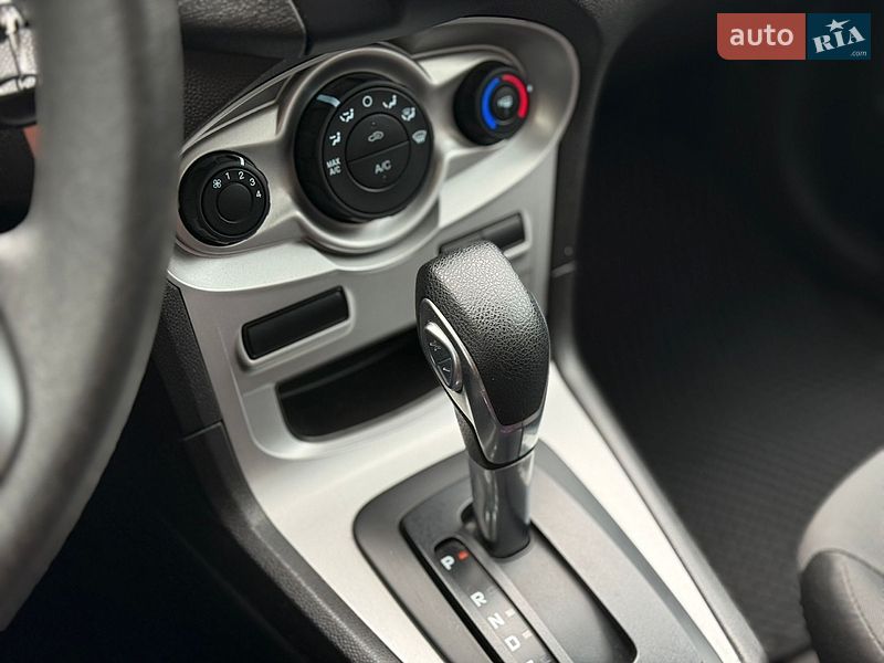 Седан Ford Fiesta 2017 в Львове