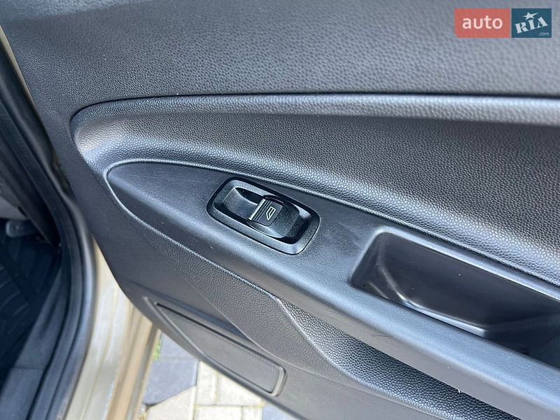 Хетчбек Ford Fiesta 2013 в Дніпрі