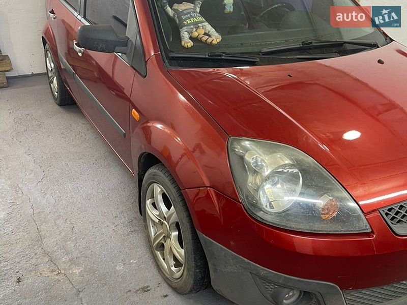 Хэтчбек Ford Fiesta 2006 в Каменец-Подольском
