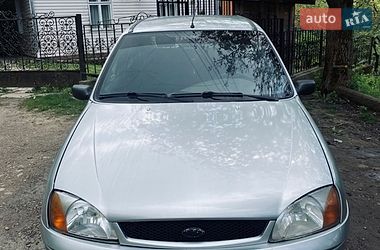 Хетчбек Ford Fiesta 2000 в Чернівцях