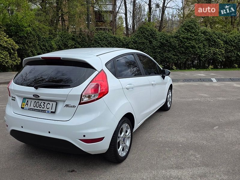 Хетчбек Ford Fiesta 2015 в Києві