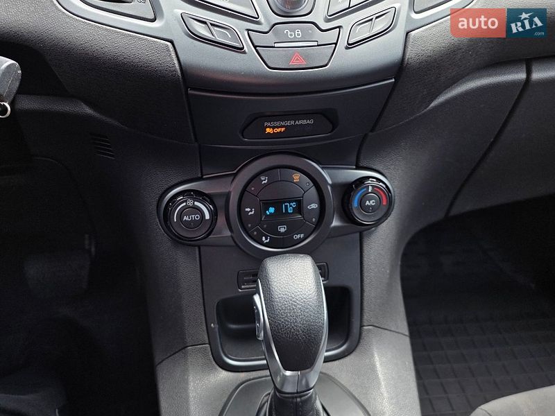 Хетчбек Ford Fiesta 2015 в Києві