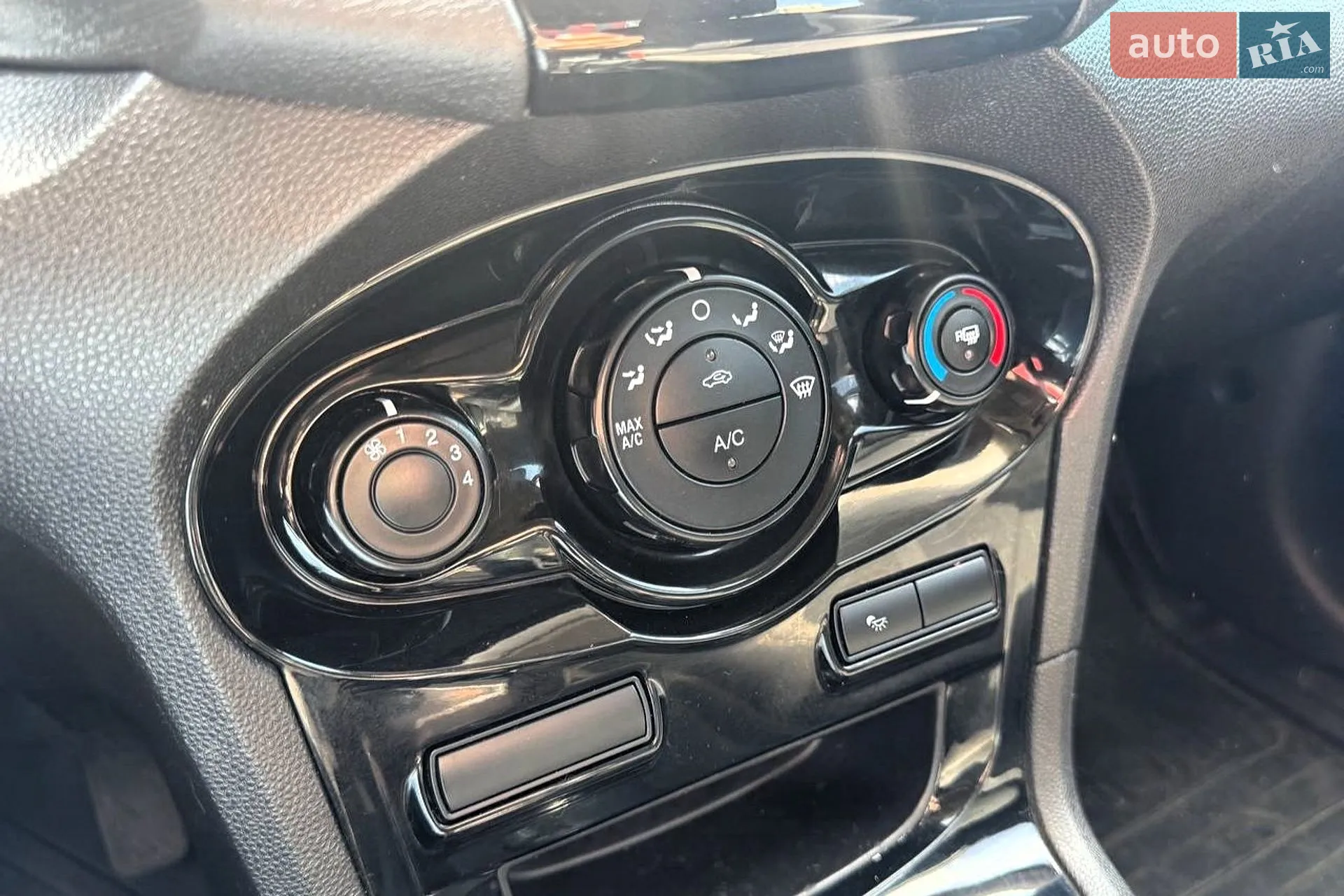 2014 Ford Fiesta - мініатюра 26