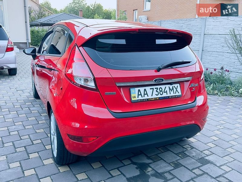 Хэтчбек Ford Fiesta 2013 в Петропавловской Борщаговке