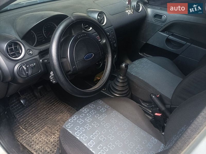 Хэтчбек Ford Fiesta 2003 в Харькове
