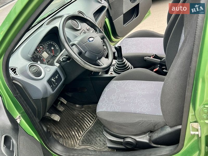 Хэтчбек Ford Fiesta 2008 в Ужгороде