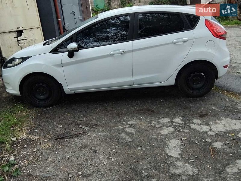 Хетчбек Ford Fiesta 2011 в Дніпрі