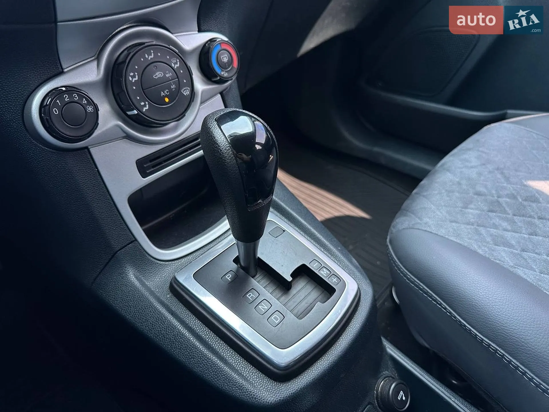 2012 Ford Fiesta - мініатюра 25