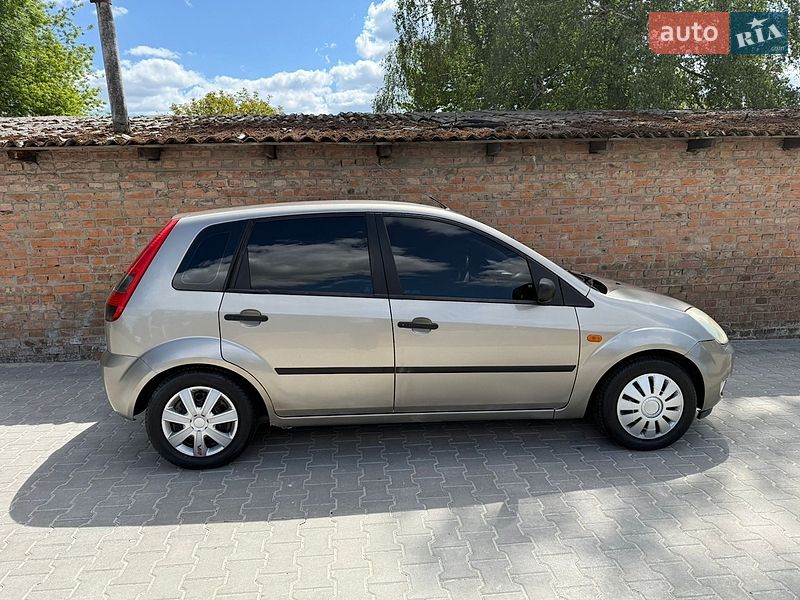 Хетчбек Ford Fiesta 2002 в Нововолинську
