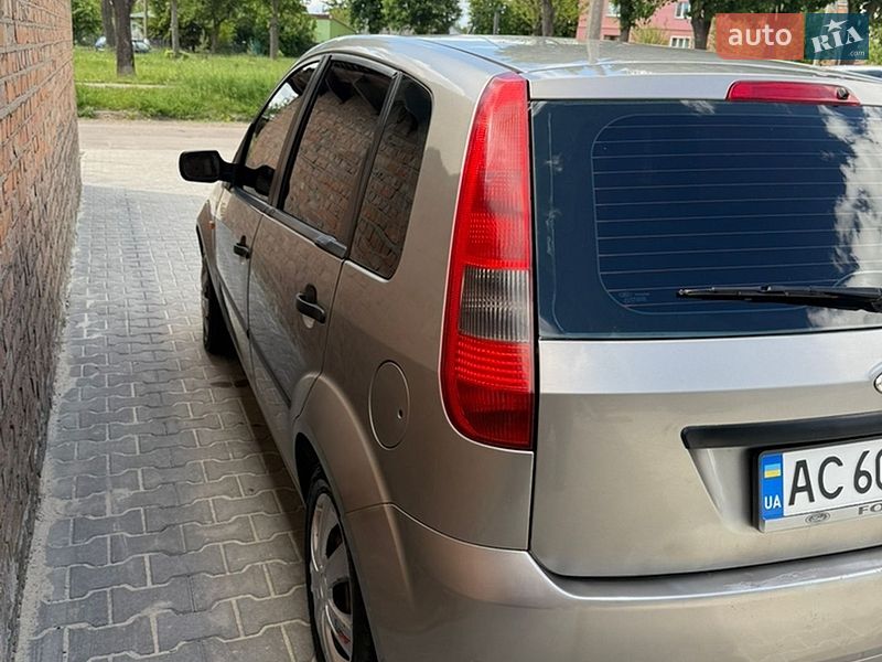 Хетчбек Ford Fiesta 2002 в Нововолинську