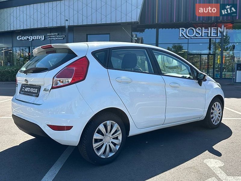 Хэтчбек Ford Fiesta 2017 в Киеве