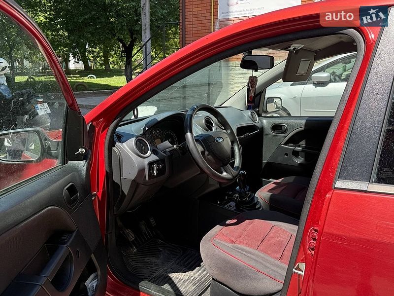 Хетчбек Ford Fiesta 2006 в Рівному