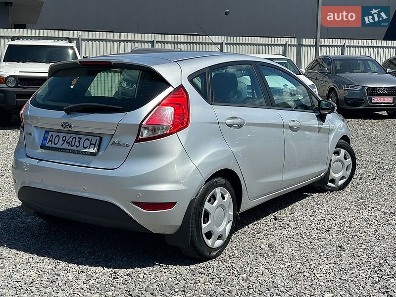 Хэтчбек Ford Fiesta 2013 в Мукачево