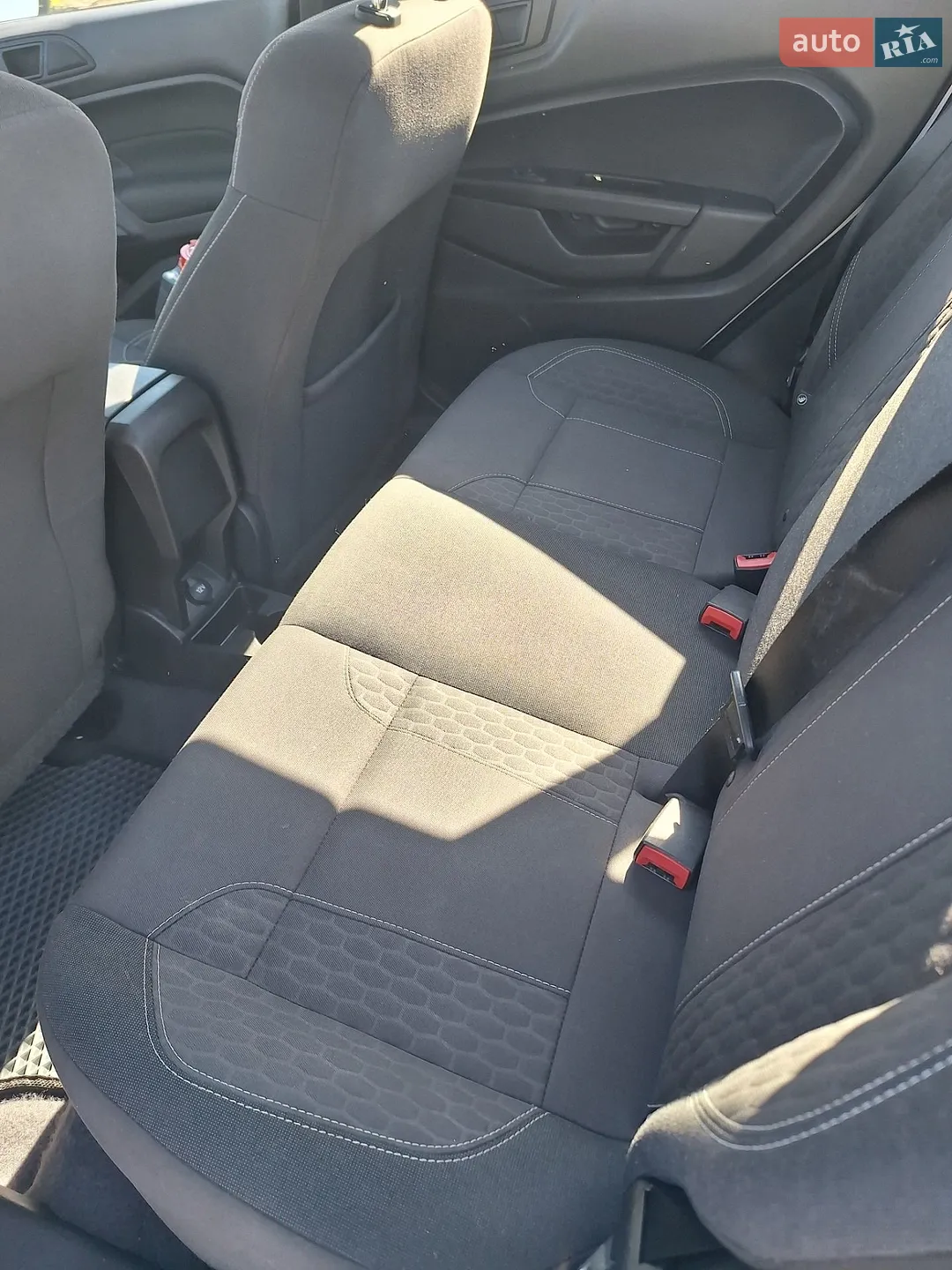 Ford Fiesta 2019 VIN 3FADP4BJ9KM149670 фото оголошення 5 з 19