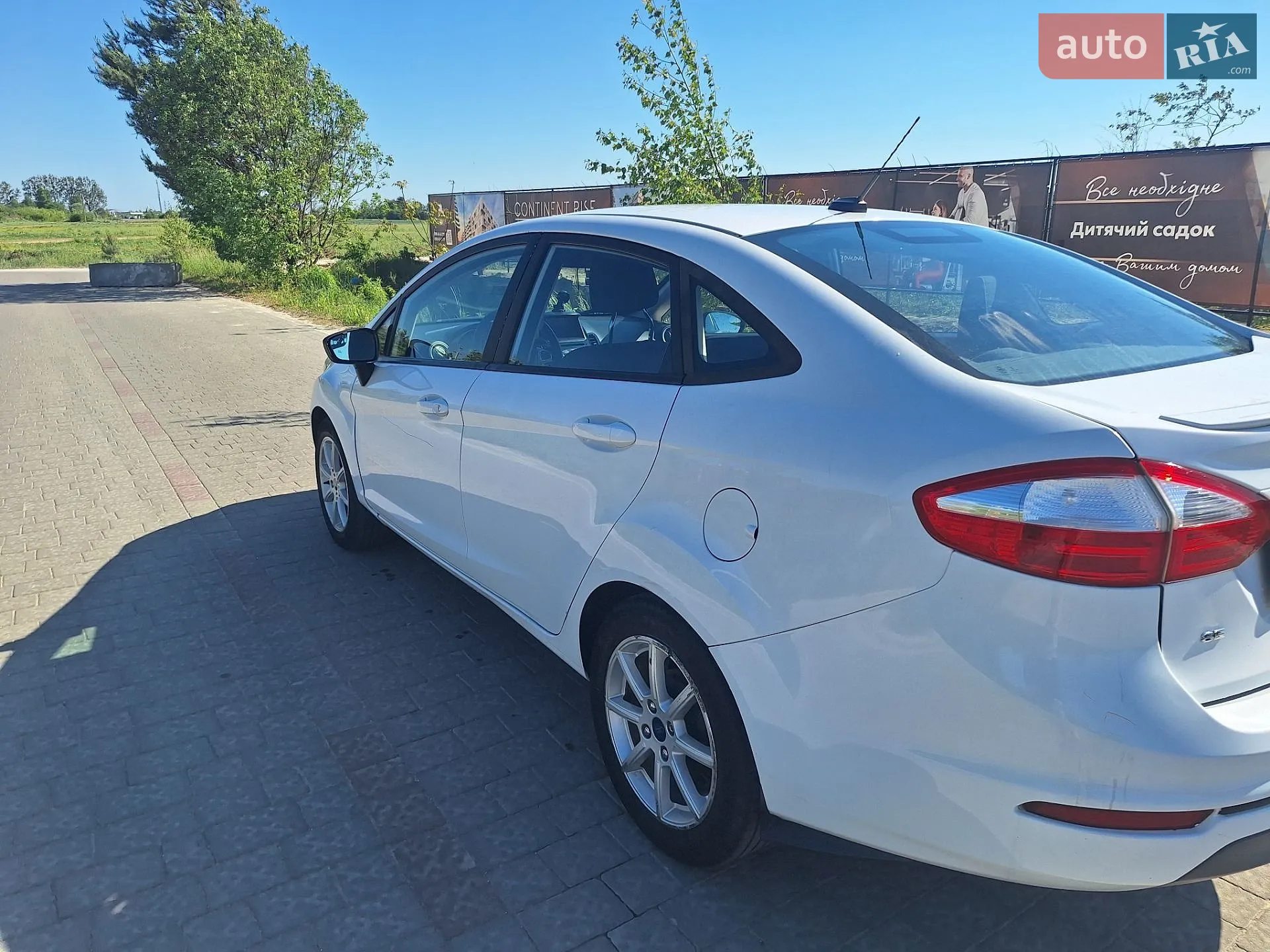 Ford Fiesta 2019 VIN 3FADP4BJ9KM149670 фото оголошення 2 з 19
