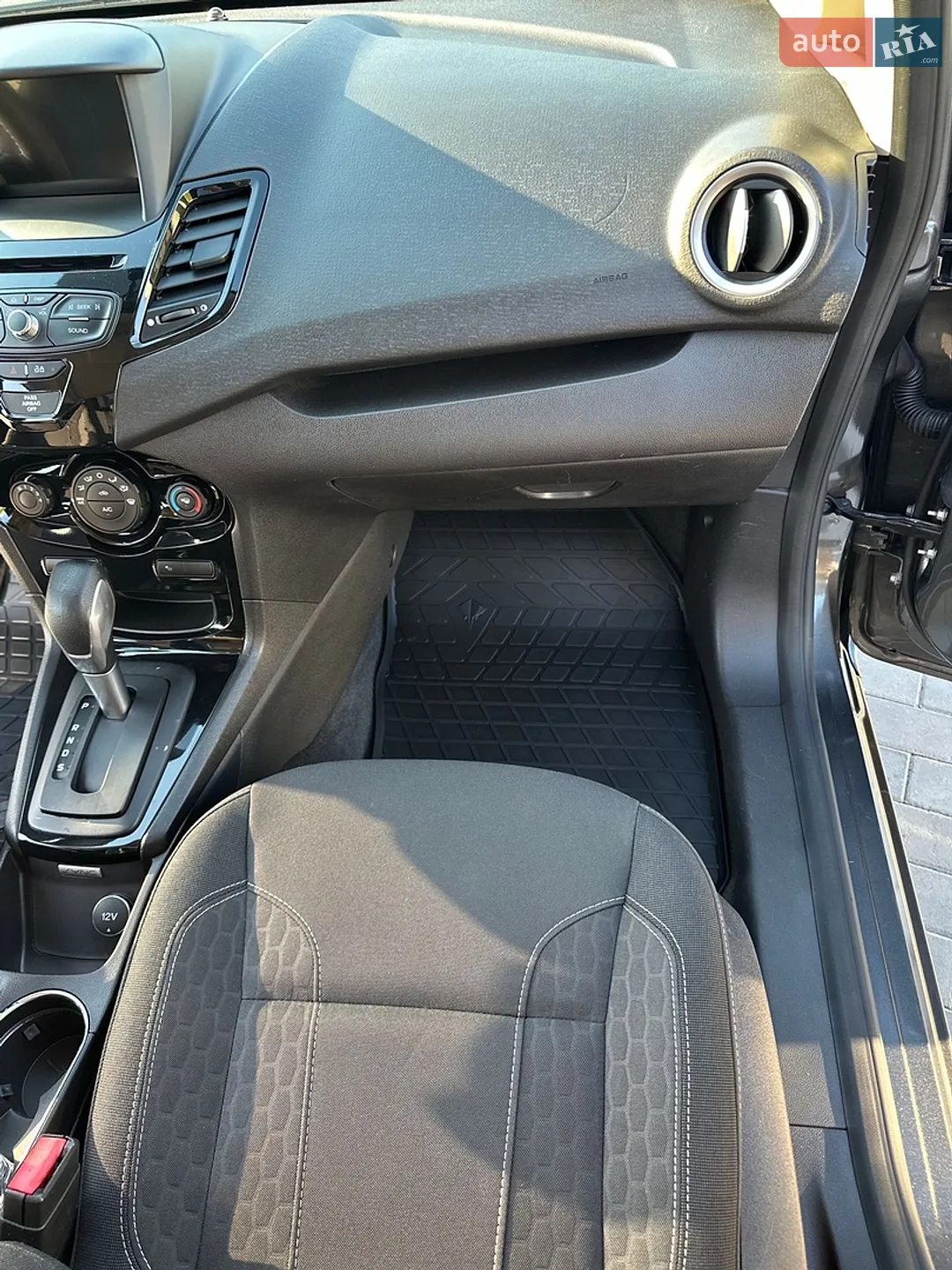 2015 Ford Fiesta - мініатюра 29