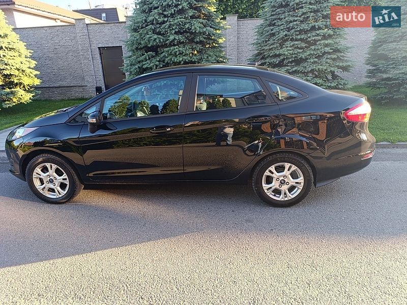 Седан Ford Fiesta 2016 в Дніпрі