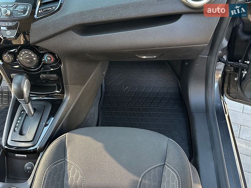 Хетчбек Ford Fiesta 2015 в Березному