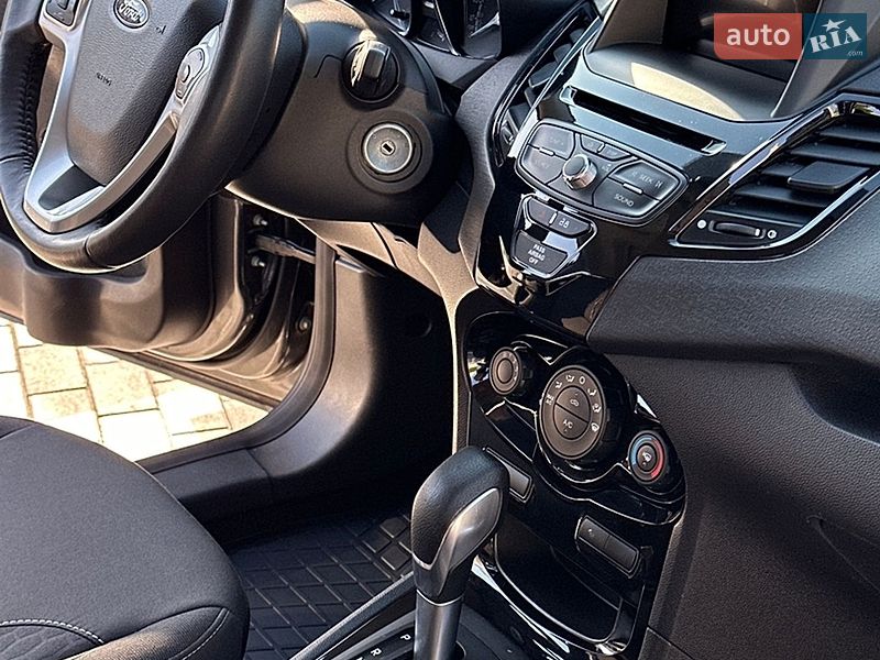 Хетчбек Ford Fiesta 2015 в Березному