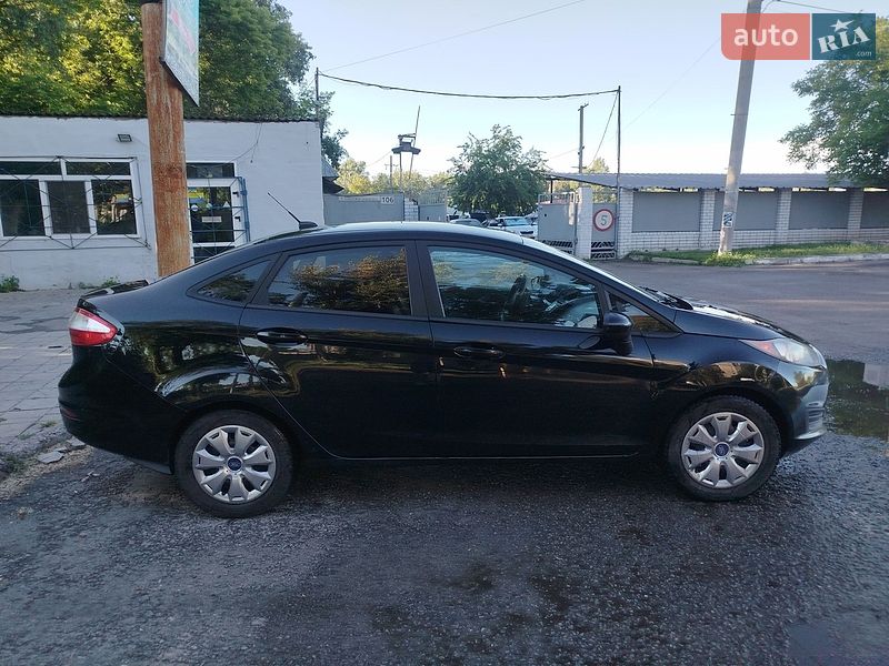 Седан Ford Fiesta 2015 в Дніпрі