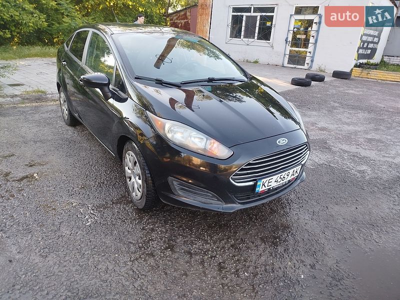 Седан Ford Fiesta 2015 в Дніпрі