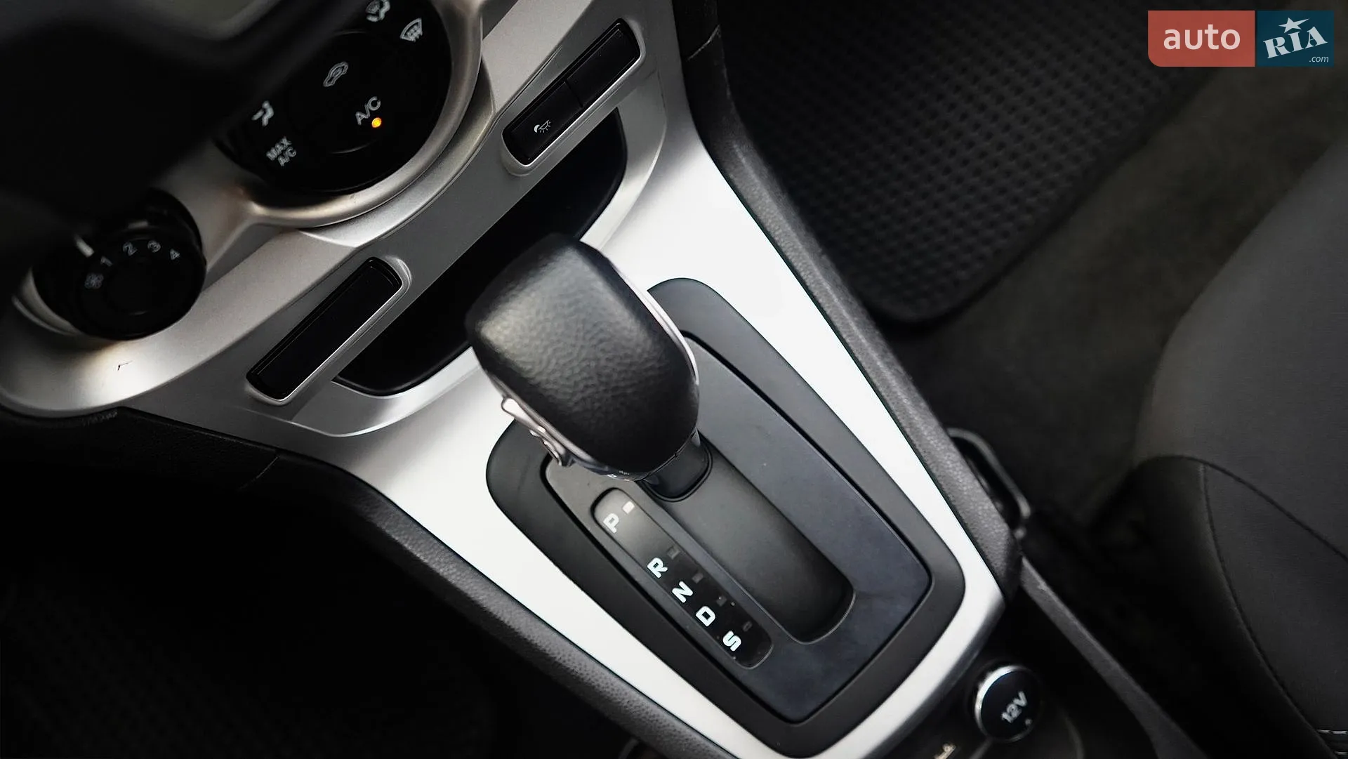 2013 Ford Fiesta - мініатюра 38