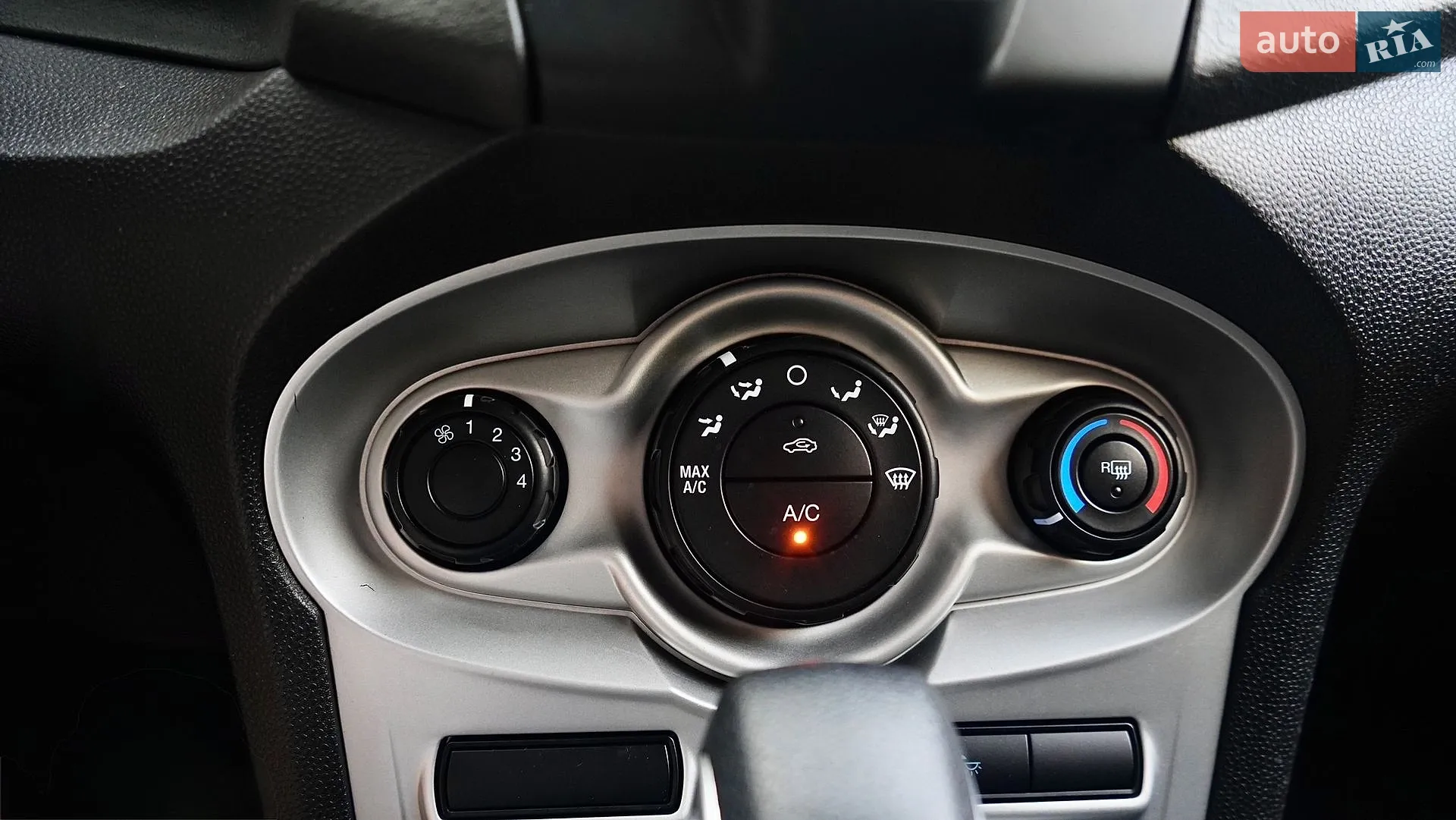 2013 Ford Fiesta - мініатюра 37