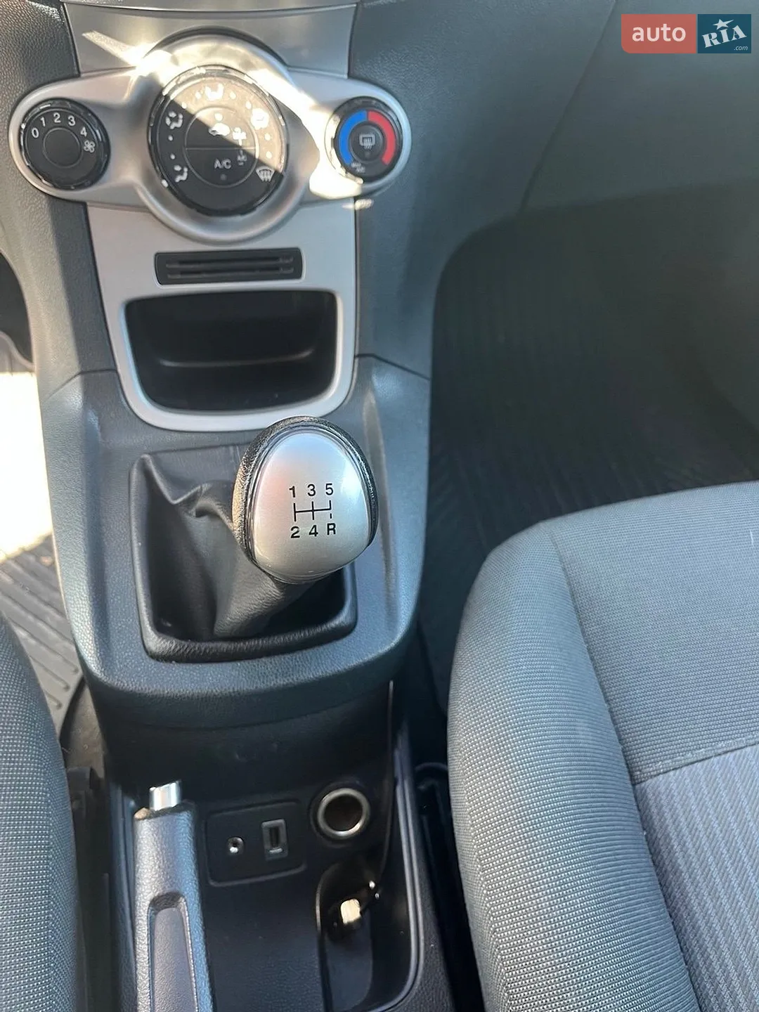 2012 Ford Fiesta - мініатюра 10