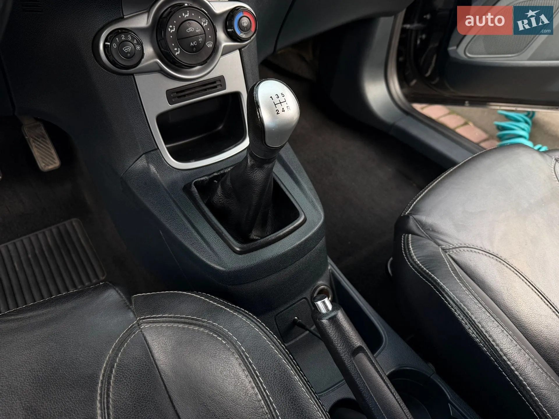 2010 Ford Fiesta - мініатюра 10