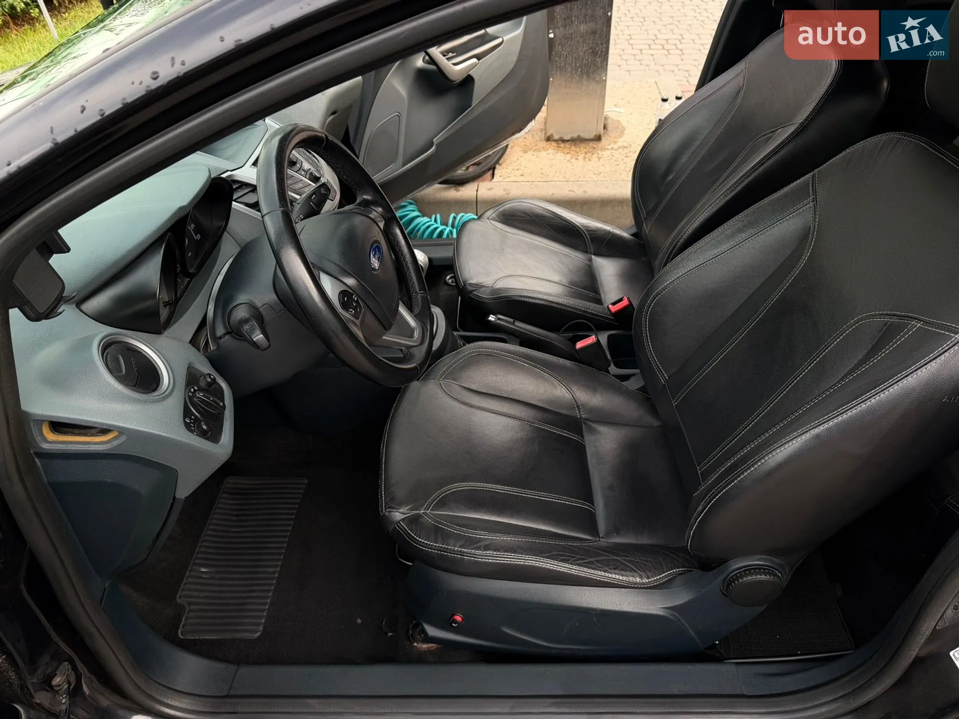 2010 Ford Fiesta - мініатюра 17