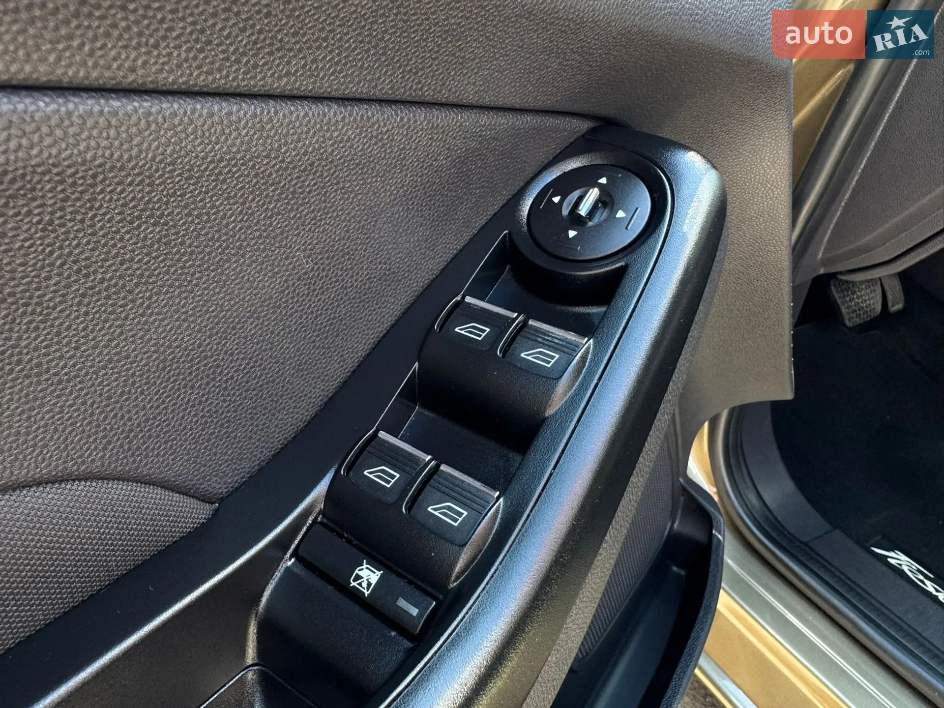 2013 Ford Fiesta - мініатюра 9