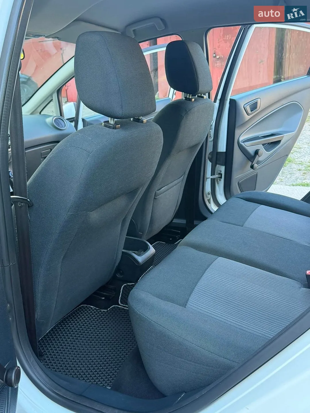 2010 Ford Fiesta - мініатюра 26