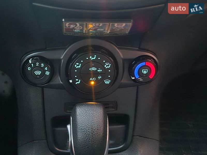 Хетчбек Ford Fiesta 2016 в Софіївській Борщагівці