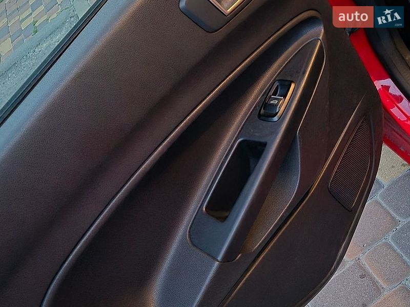 Хетчбек Ford Fiesta 2016 в Софіївській Борщагівці