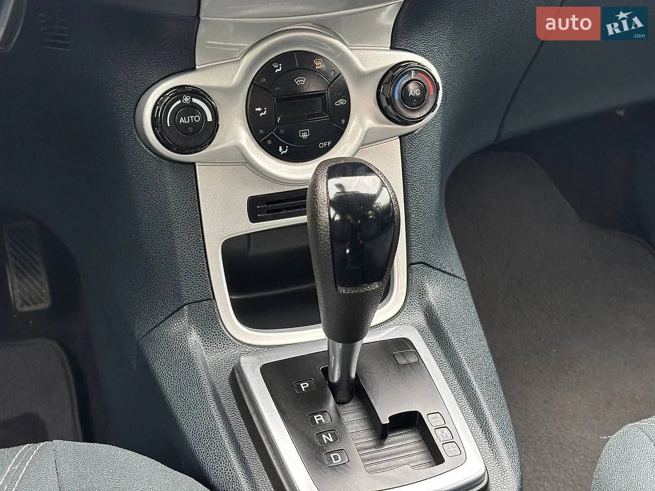 2010 Ford Fiesta - мініатюра 23