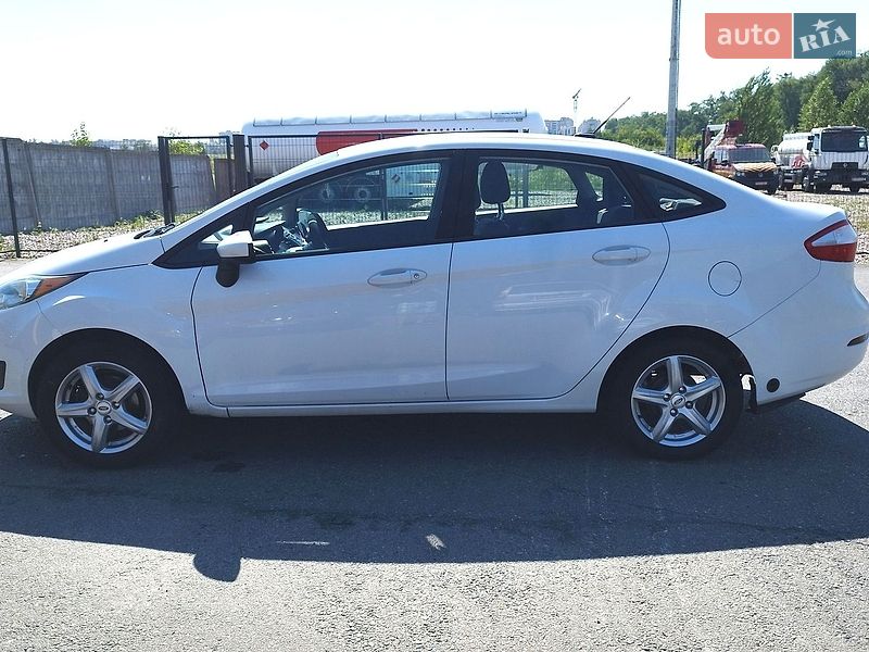 Седан Ford Fiesta 2017 в Киеве