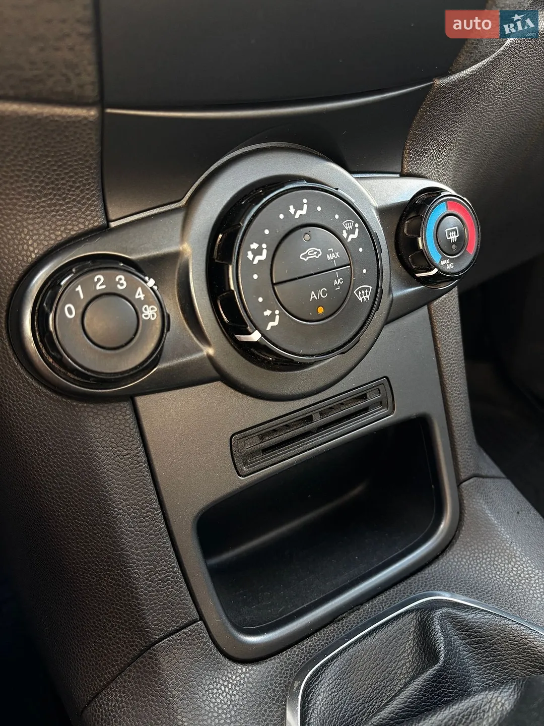 2013 Ford Fiesta - мініатюра 28