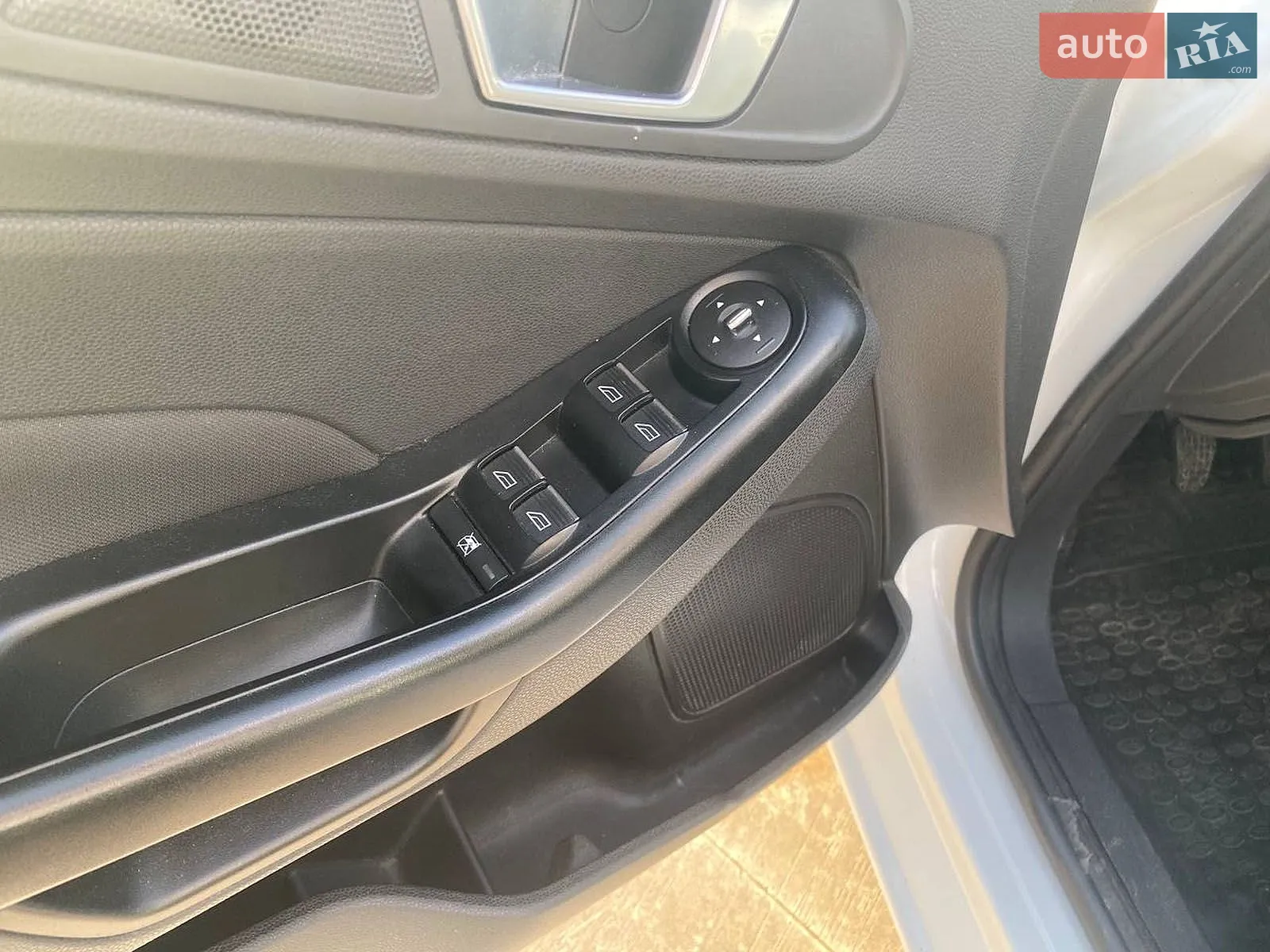 2013 Ford Fiesta - мініатюра 15