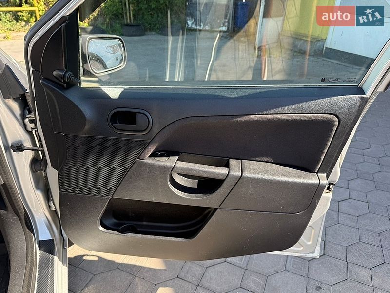 Хэтчбек Ford Fiesta 2007 в Львове