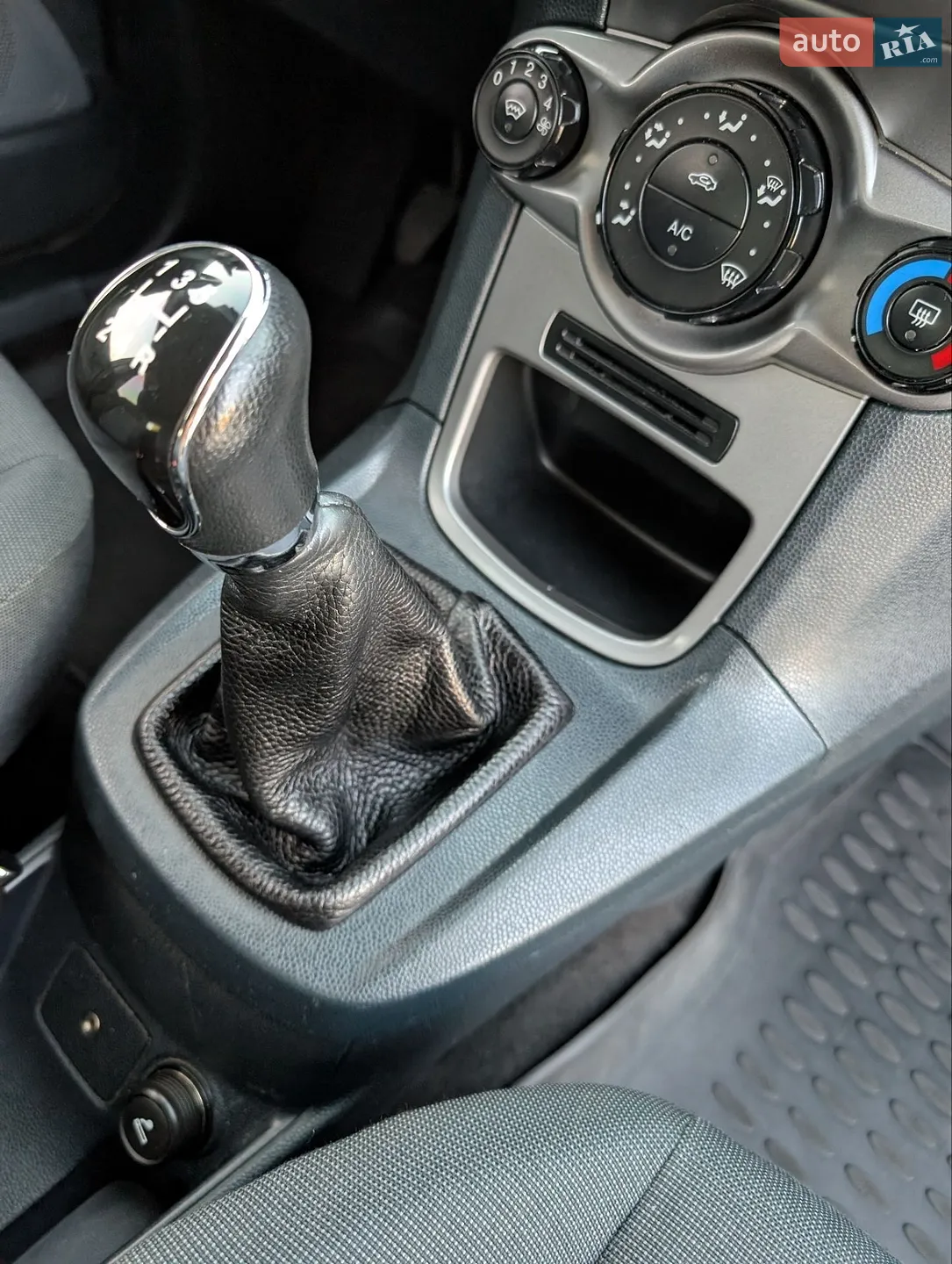 2011 Ford Fiesta - мініатюра 42