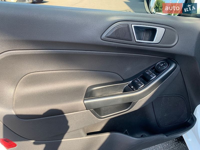 Хетчбек Ford Fiesta 2015 в Києві